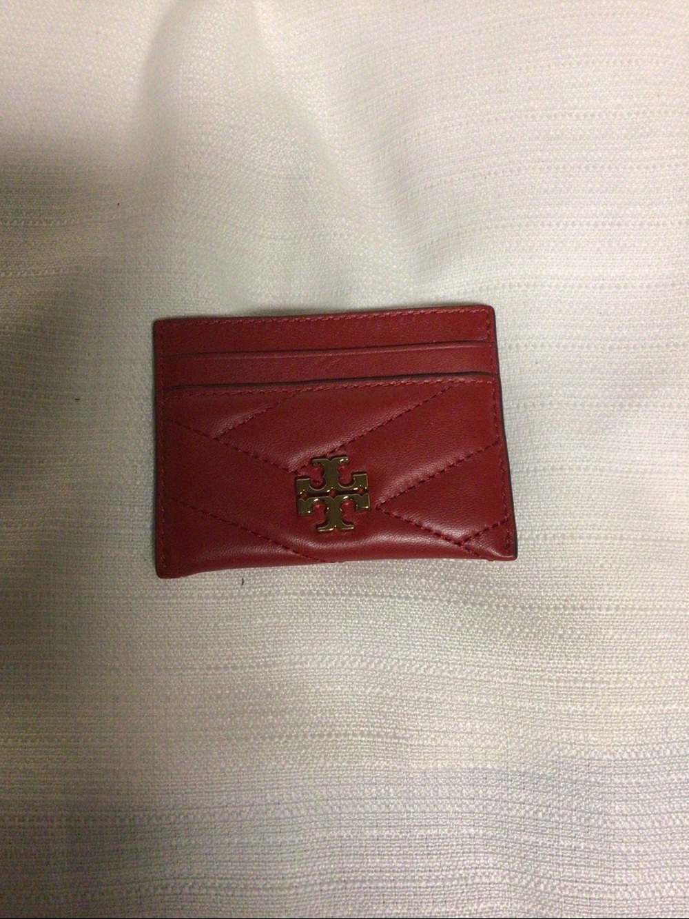NWOT Tory Burch Kira Chevron quilted Leather CARD holder Red with gold hardware.